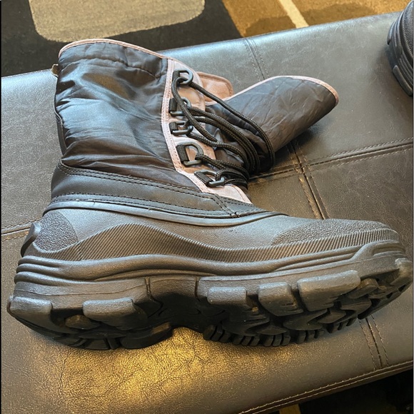 Waterproof Winter Boots Like New Size 8 - Picture 2 of 5